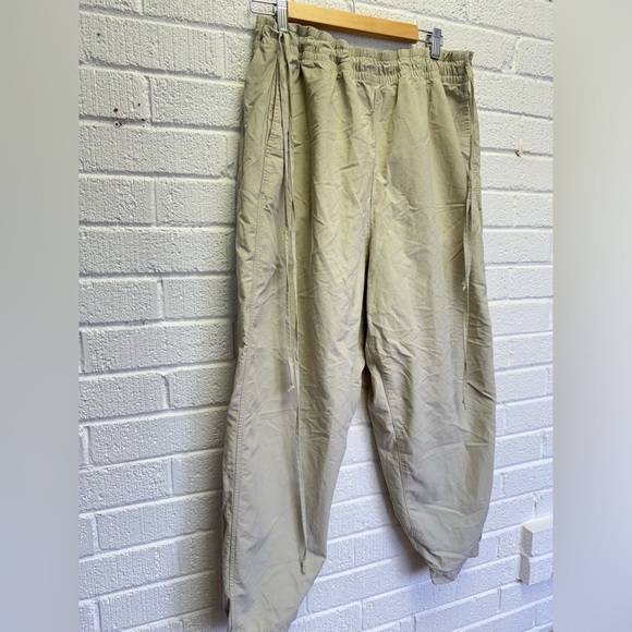 Urban Outfitters BDG Cargo Baggy Pants Beige Parachute Drawstrings XL - Picture 5 of 9